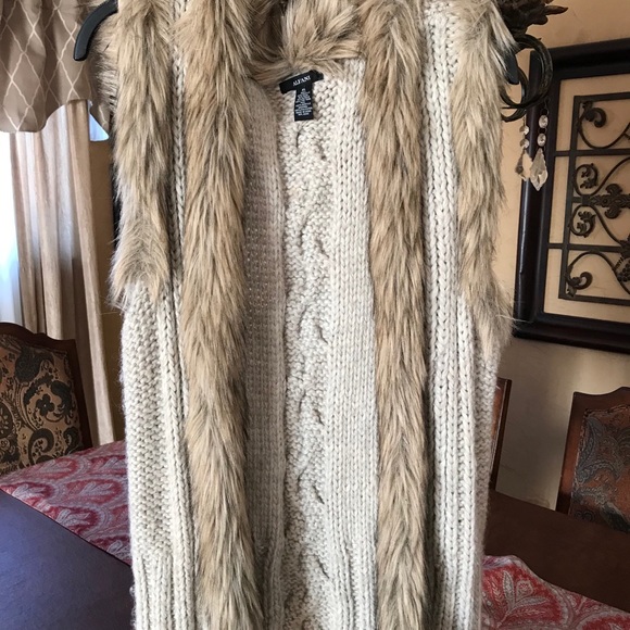 Sweater vest - Picture 2 of 4